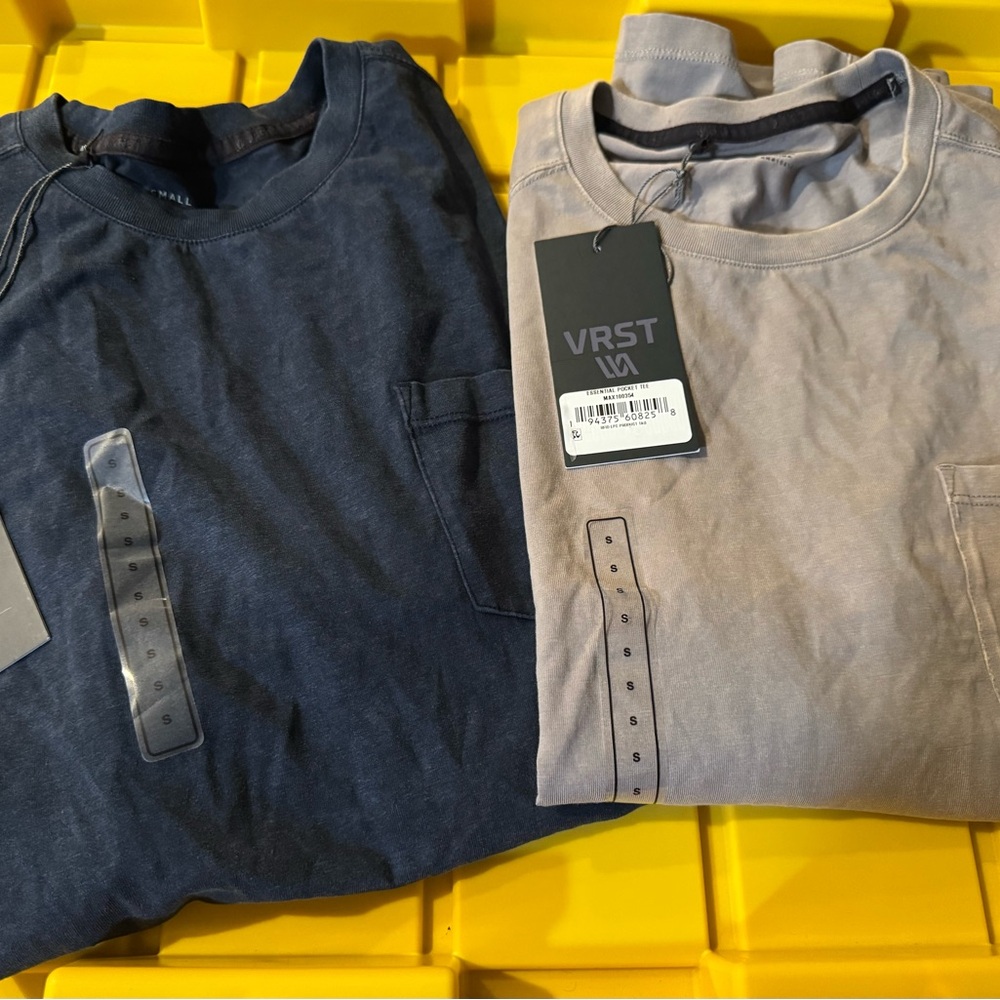 VRST Men's Navy and Beige Short Sleeve Tees